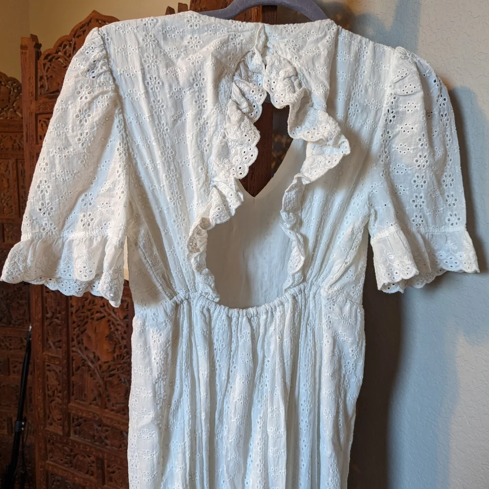 Elegant White Eyelet  Maxi Dress - Picture 6 of 7